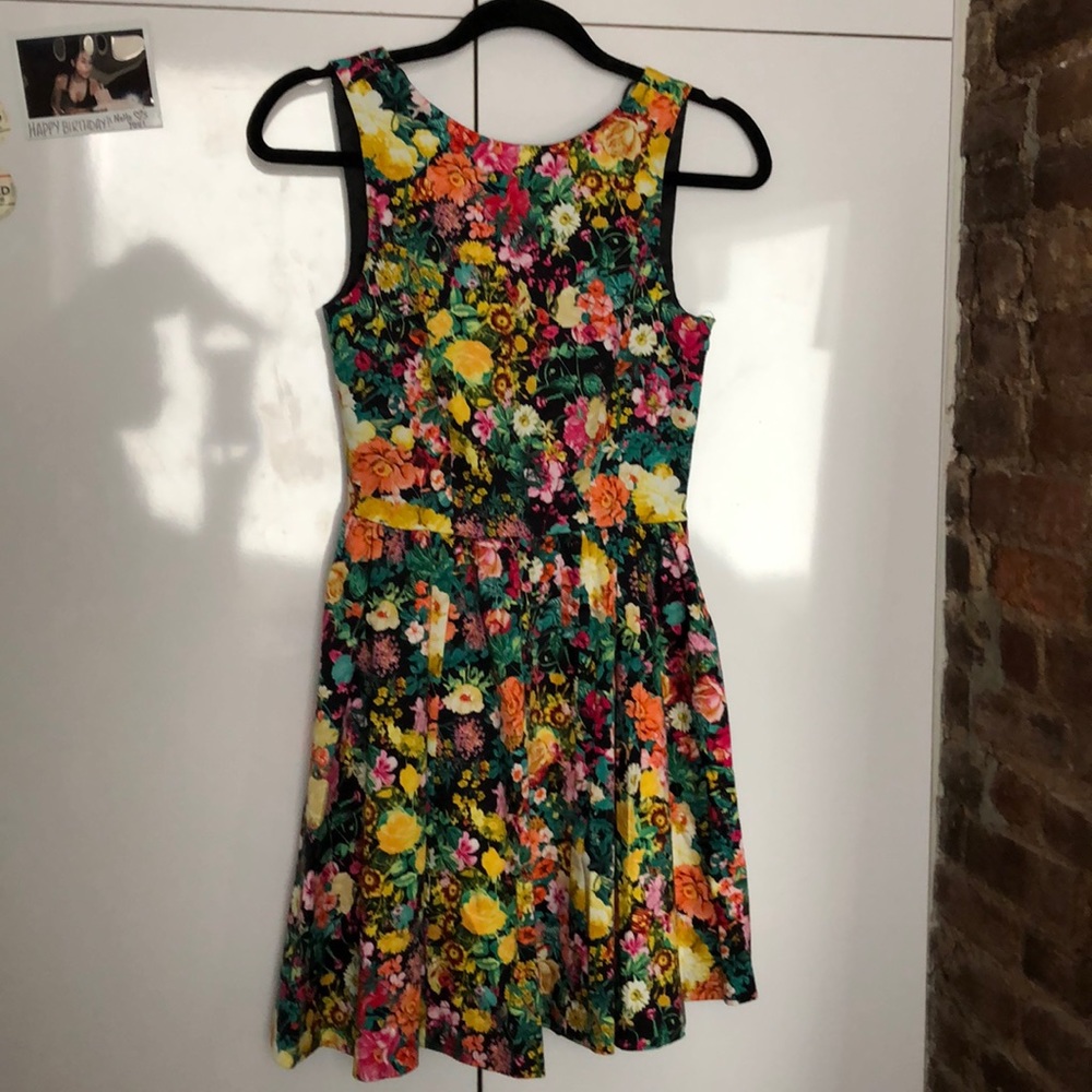 CUTE floral dress with low back-Great summer dress